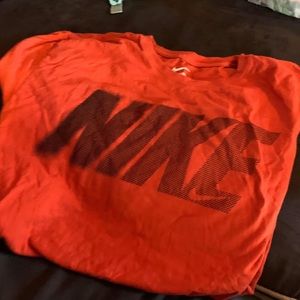 Men’s Nike shirt